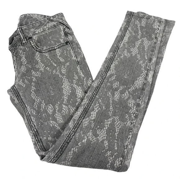 Free People Snake Skin Pattern Low Rise  Jeans Size 25 - Picture 1 of 9